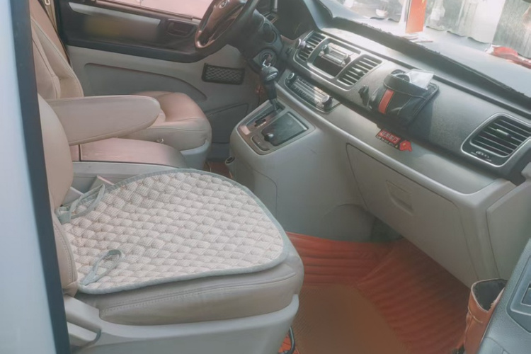 上汽大通MAXUS 大通G10 2014款 2.0T 自动精英版中控内饰7005