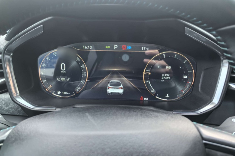 领克05 2022款 2.0TD 两驱耀Halo中控内饰7005