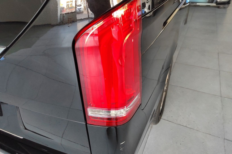 奔驰V级 2018款 V 260 领航版 国V车身外观6006