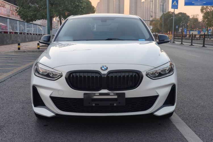 宝马1系 2022款 125i M运动曜夜版车身外观6003