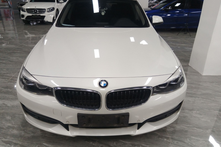 宝马3系GT 2019款 320i 时尚型车身外观2