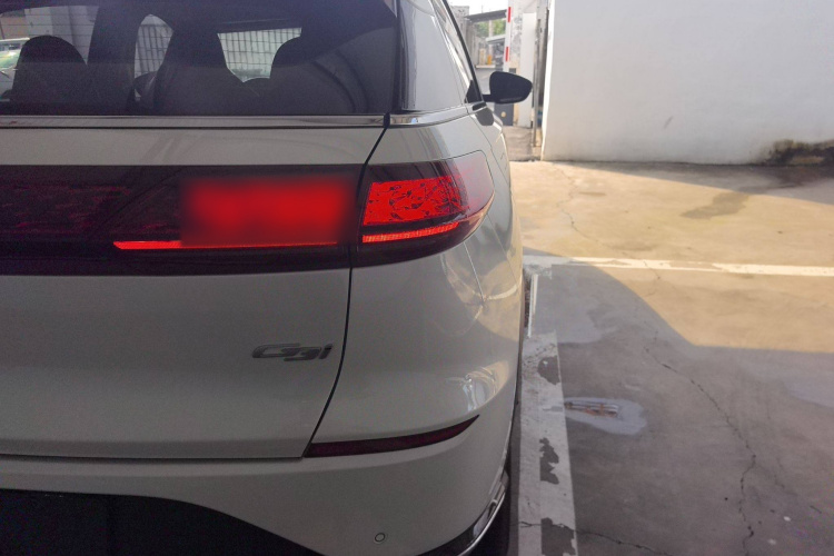 小鹏G3 2022款 G3i 460N+车身外观9