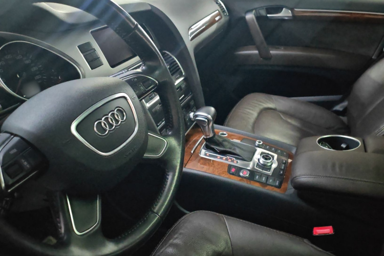 奥迪Q7 2014款 35 TFSI 运动型中控内饰7010