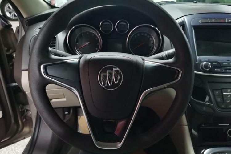 别克 君威 2015款 2.0L 领先时尚型中控内饰7001