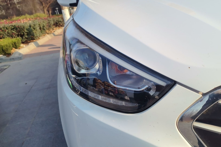 北京现代ix35 2015款 2.0L 手动两驱舒适型 国V车身外观6006