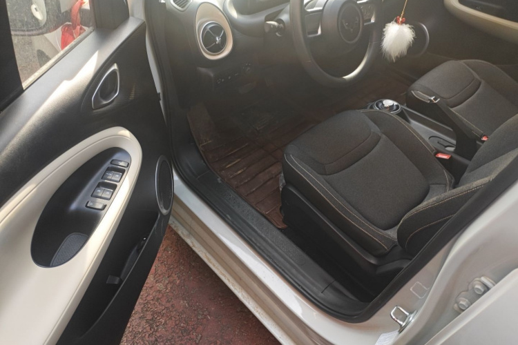 五菱汽车 五菱缤果 2023款 333km 快享款中控内饰7003