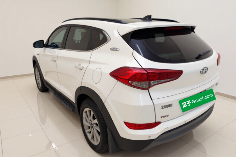 现代 途胜 2018款 1.6T 双离合两驱15周年特别版车身外观5