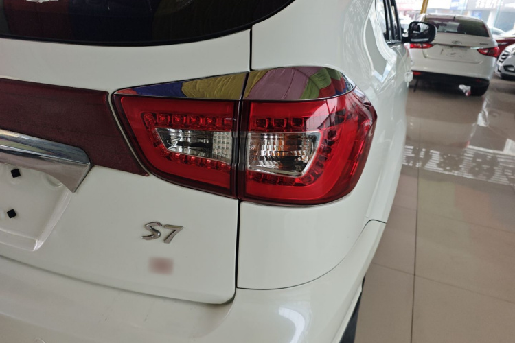 比亚迪S7 2015款 1.5T 升级版 手动尊贵型车身外观9
