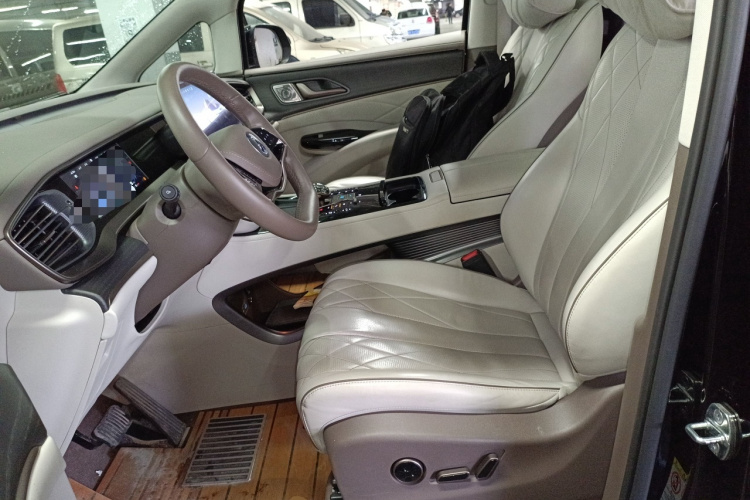 腾势D9 2022款 DM-i 970 四驱尊荣型中控内饰19