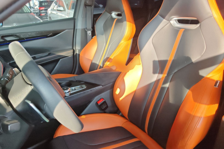 长安UNI-V 2024款 1.5T 尊贵运动型中控内饰19