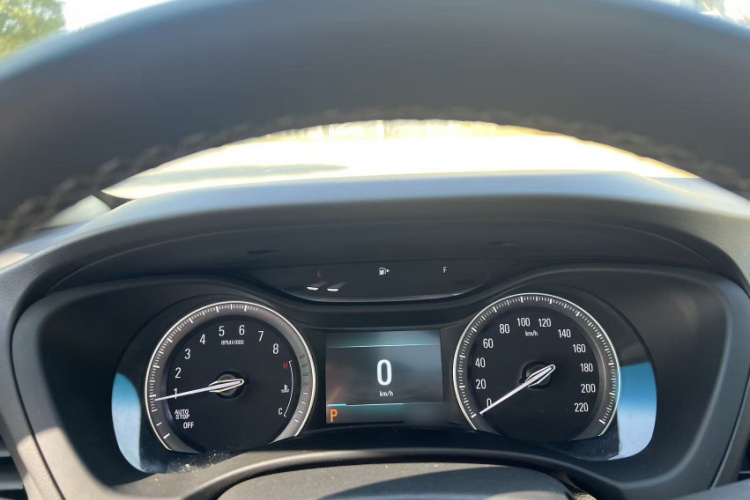 别克GL6 2018款 18T 6座尊贵型中控内饰7010