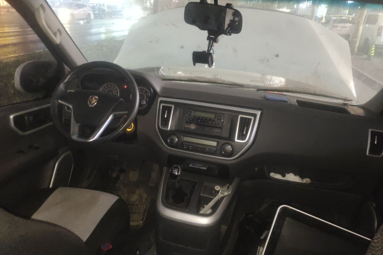 金杯海狮王 2021款 2.0L城运王系列捷运型标准顶6座1TZS中控内饰12