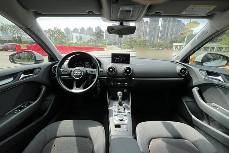 奥迪A3 2018款 30周年年型 Sportback 35 TFSI 进取型中控内饰7010