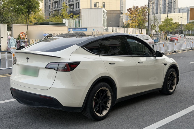 特斯拉 Model Y 2022款 改款 长续航全轮驱动版车身外观6001