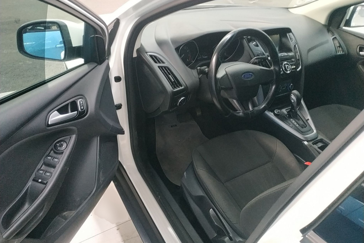 福特 福克斯 2018款 两厢经典 1.6L 自动舒适型智行版中控内饰20