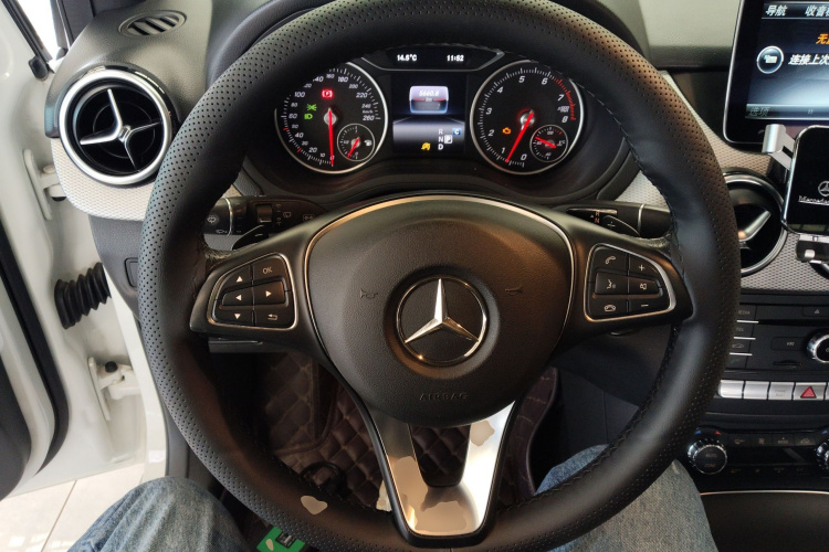 奔驰B级 2015款 B 200 豪华型中控内饰13