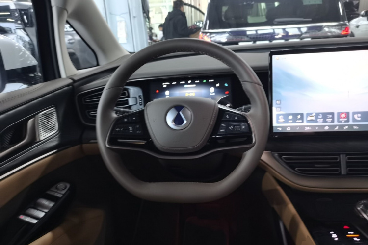 腾势D9 2023款 DM-i 965 尊享型中控内饰13