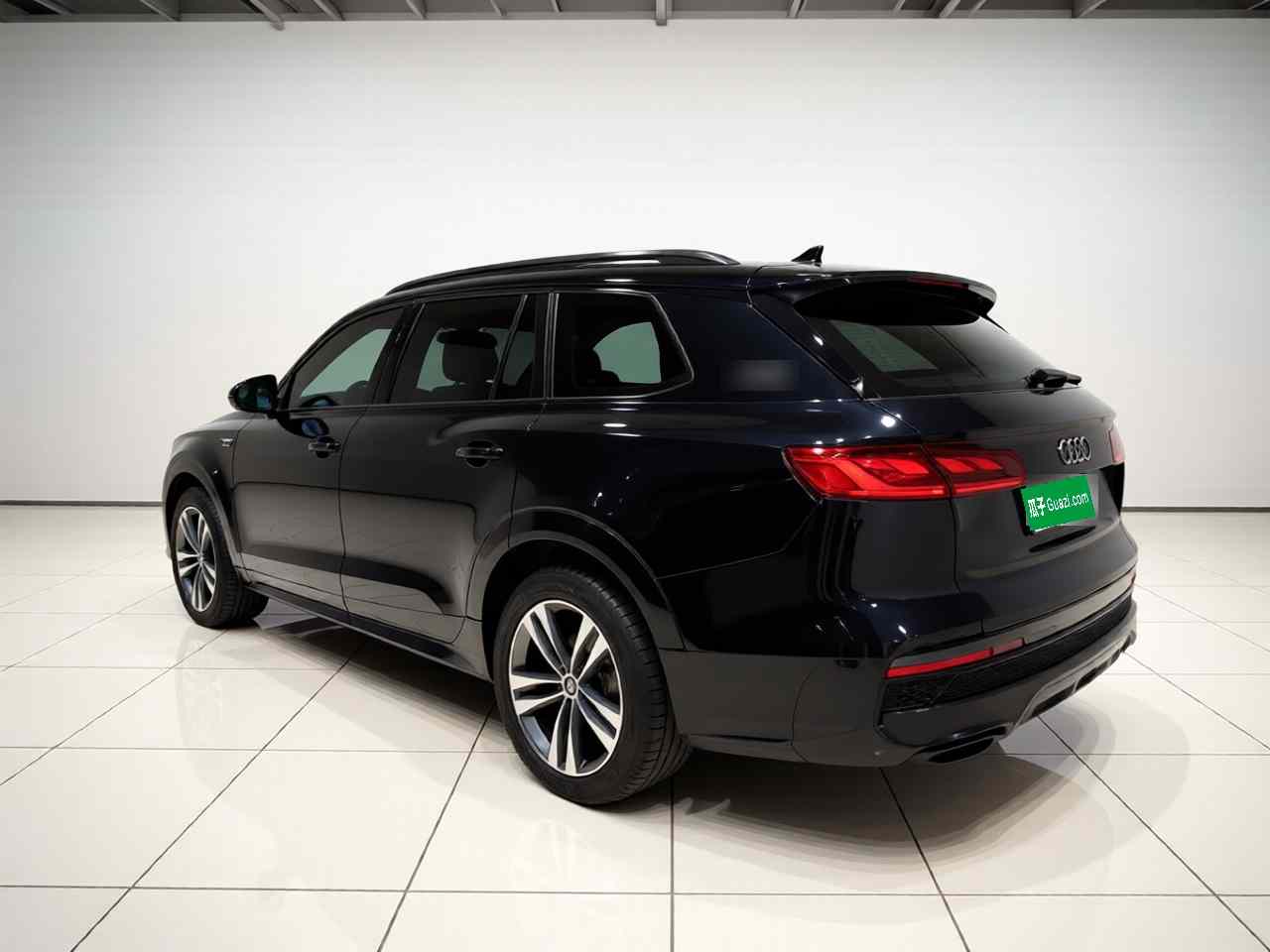 奥迪Q6 2023款 45 TFSI quattro 齐云型 Light 飞骑套装(3)