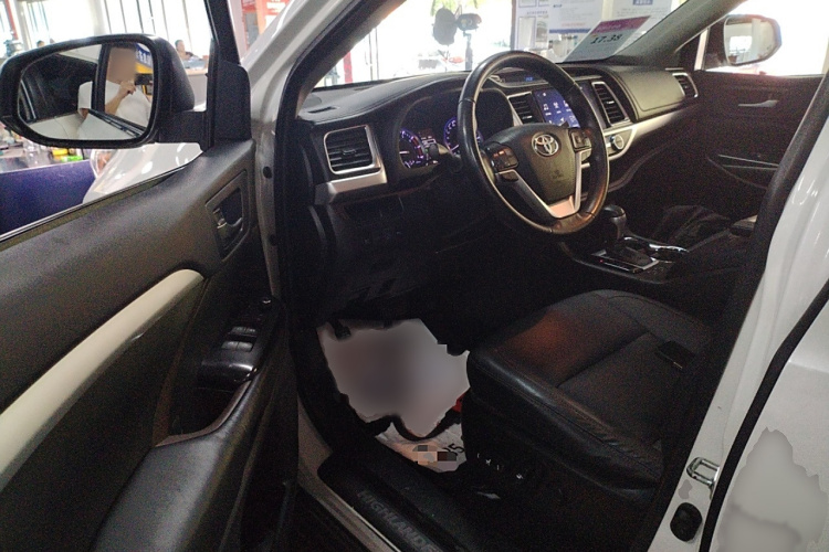 丰田 汉兰达 2018款 2.0T 四驱尊贵版 7座 国VI中控内饰7003