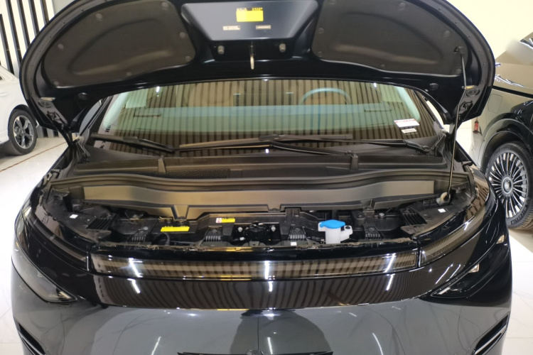 小鹏X9 2025款 740超长续航 Max机舱底盘24