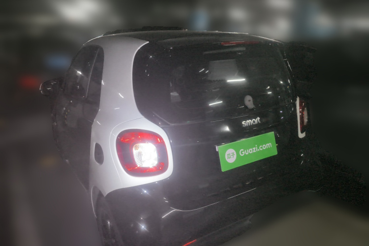 smart fortwo 2015款 1.0L 52千瓦硬顶激情版车身外观5