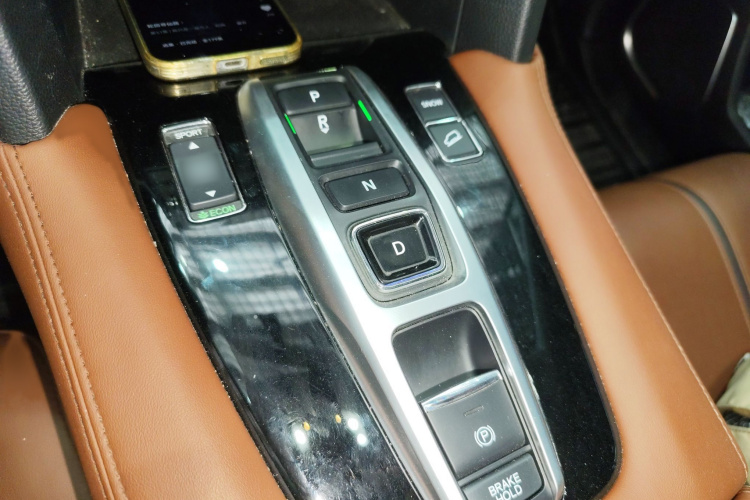 本田UR-V 2020款 370TURBO 两驱尊雅版局部细节18