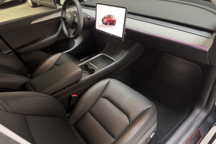特斯拉 Model Y 2024款 长续航全轮驱动版中控内饰7004