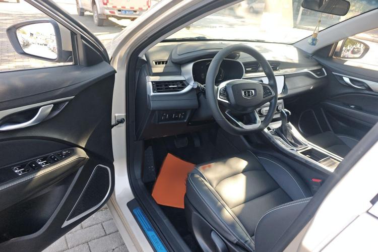 吉利汽车 帝豪 2019款 领军版 1.5L CVT向上互联型 国VI中控内饰7002