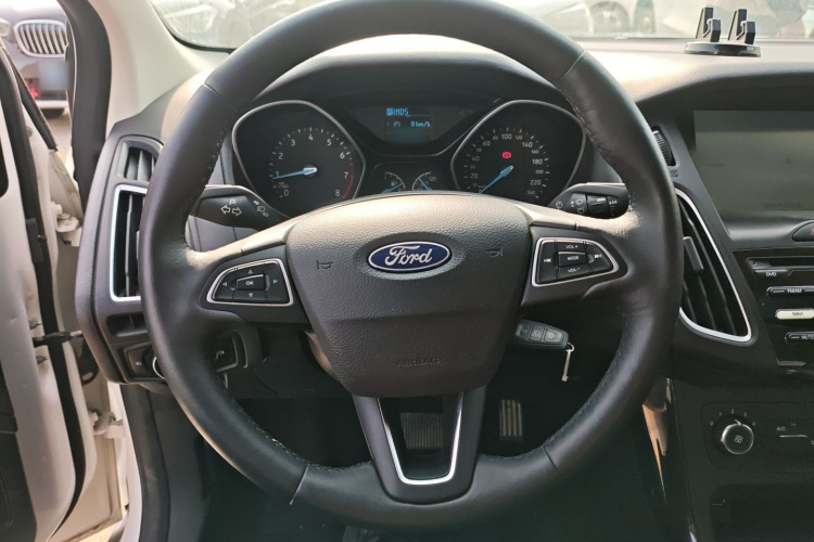 福特 福克斯 2018款 三厢经典 1.6L 自动风尚型智行版中控内饰13