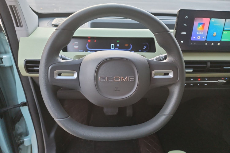 吉利银河 2024款 熊猫mini 200km 耐力熊中控内饰7006