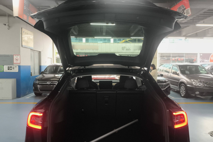 特斯拉 Model Y 2022款 后轮驱动版中控内饰23