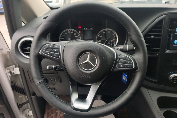 奔驰 威霆 2016款 2.0T 商务版局部细节13