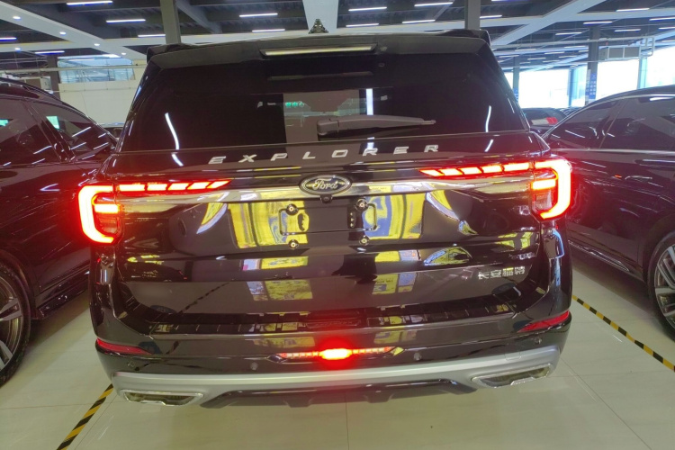 福特 探险者 2024款 2.3T EcoBoost 四驱风尚plus版 7座车身外观6