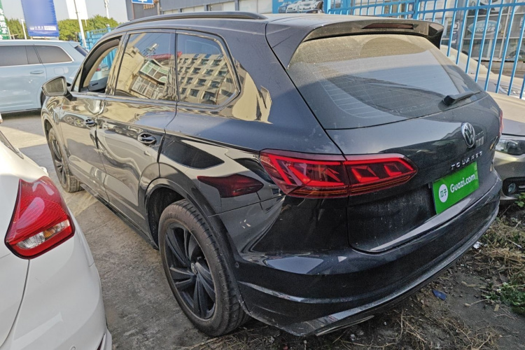 大众 途锐 2022款 3.0TSI 锐享版 曜黑运动套装车身外观6003