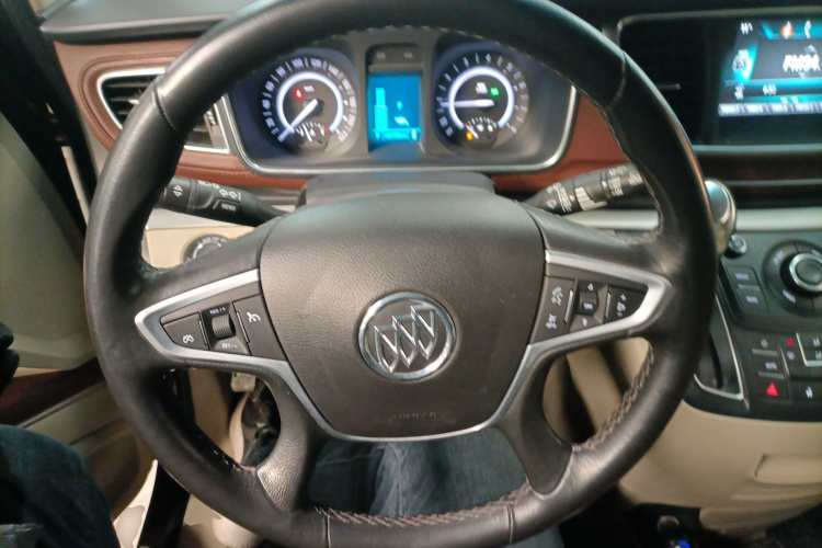 别克GL8 2017款 25S 豪华型 国V中控内饰13