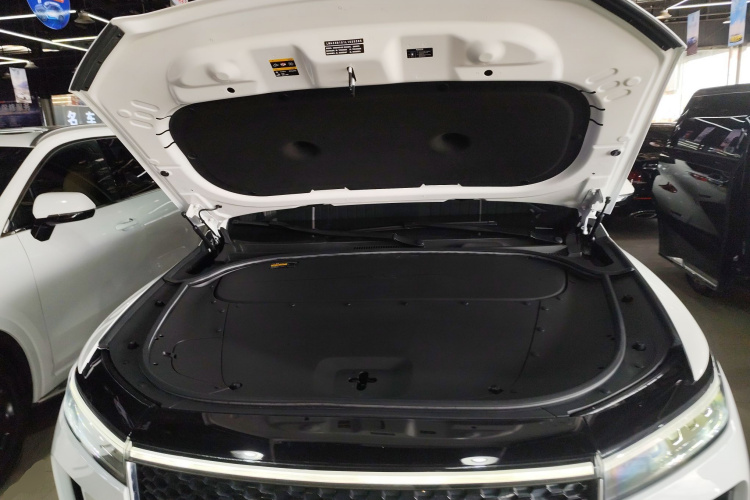 理想汽车 理想ONE 2020款 增程6座版机舱底盘24