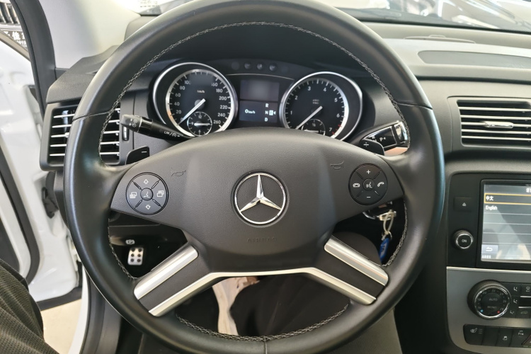 奔驰R级 2014款 R 320 4MATIC 商务型中控内饰13
