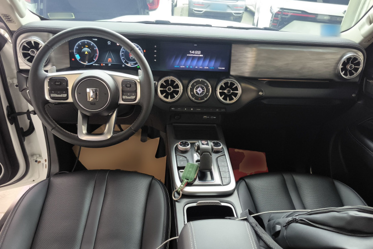 坦克300 2024款 2.0T 征服者中控内饰7002