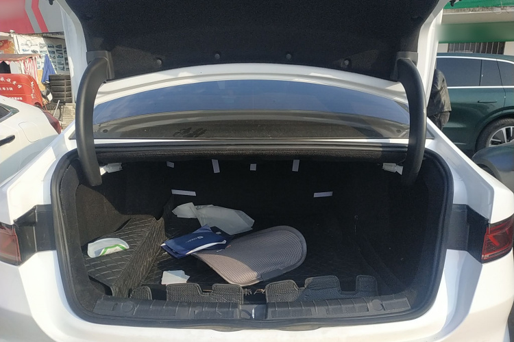 比亚迪 秦PLUS 2024款 荣耀版 DM-i 55KM领先型机舱底盘23