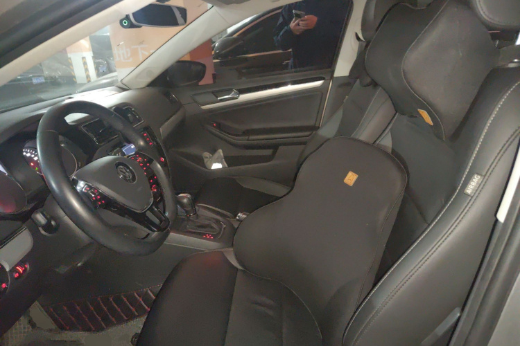 大众 速腾 2018款 1.6L 自动舒适型中控内饰19