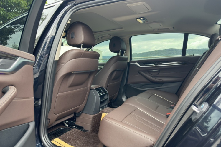 宝马5系 2022款 525Li 豪华套装中控内饰7008