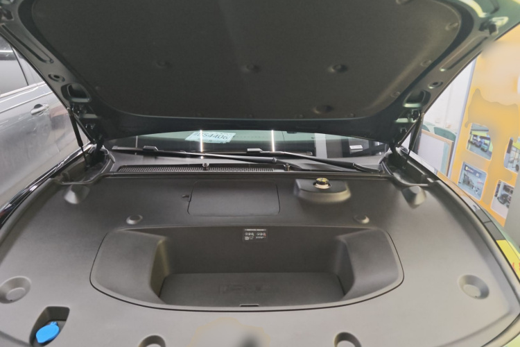 小鹏P7 2025款 702 长续航 Ultra机舱底盘24