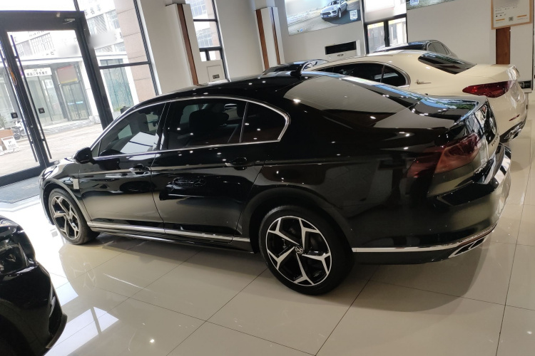 大众 迈腾 2025款 改款二 众享款 330TSI DSG豪华型车身外观4