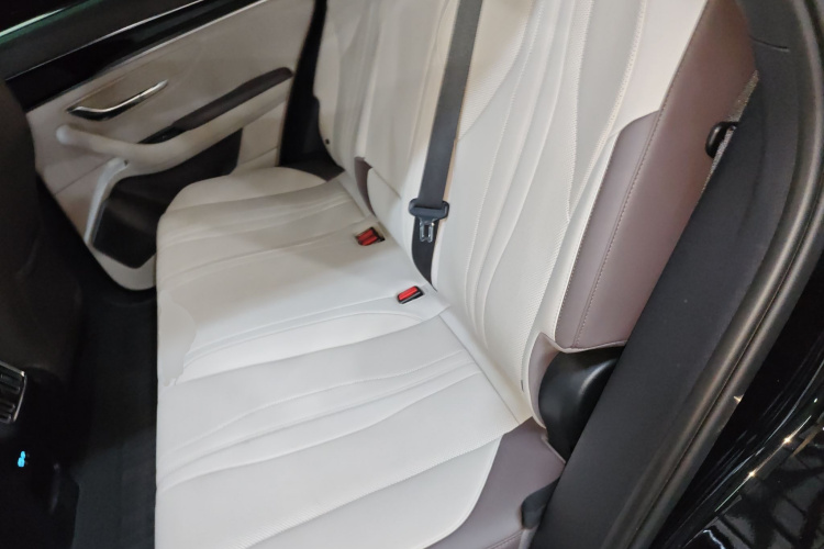 比亚迪 宋PLUS新能源 2025款 DM-i 112KM 尊荣型中控内饰7004