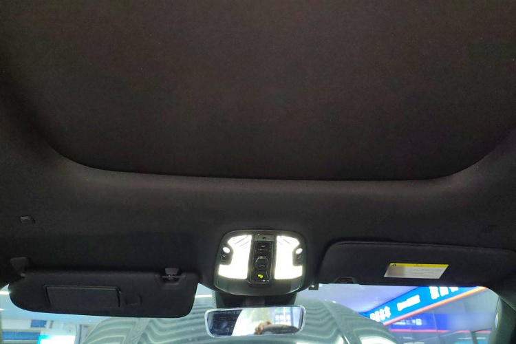 领克09 EM-P 2023款 2.0TD EM-P 远航版PM 六座中控内饰22