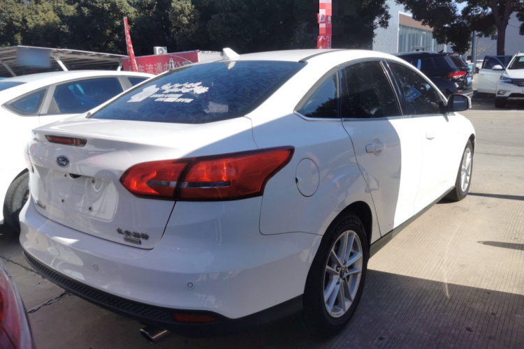 福特 福克斯 2017款 三厢 EcoBoost 180 自动精英型车身外观7