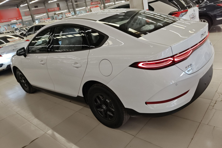 比亚迪 秦PLUS 2025款 DM-i 智驾版 128KM进取型车身外观4