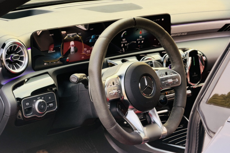 奔驰CLA AMG 2023款 AMG CLA 45 S 4MATIC+中控内饰7004