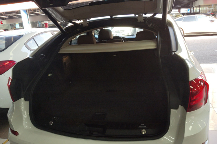 宝马5系GT 2015款 535i 领先型机舱底盘23