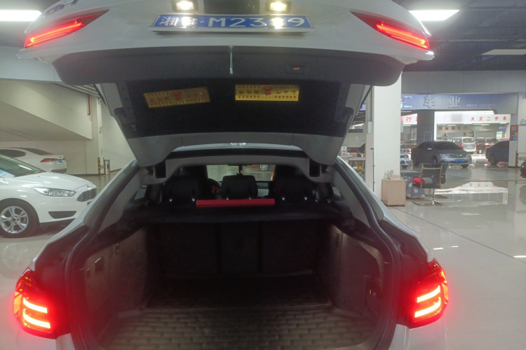 宝马3系GT 2013款 320i 领先型局部细节23